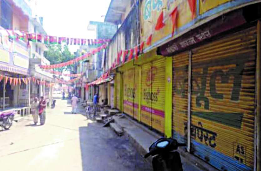 system कांग्रेसियों ने दुकानदारों से मांगा समर्थन, कराई दुकानें बंद