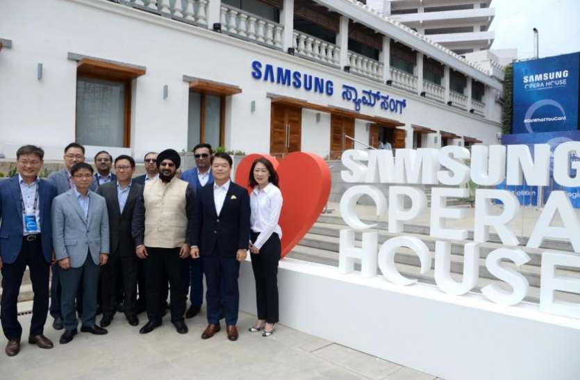 Samsung Open Worlds Biggest Experience Centre In India स मस ग न भ रत म ख ल द न य क सबस बड म ब इल एक सप र ए स क द र Patrika News