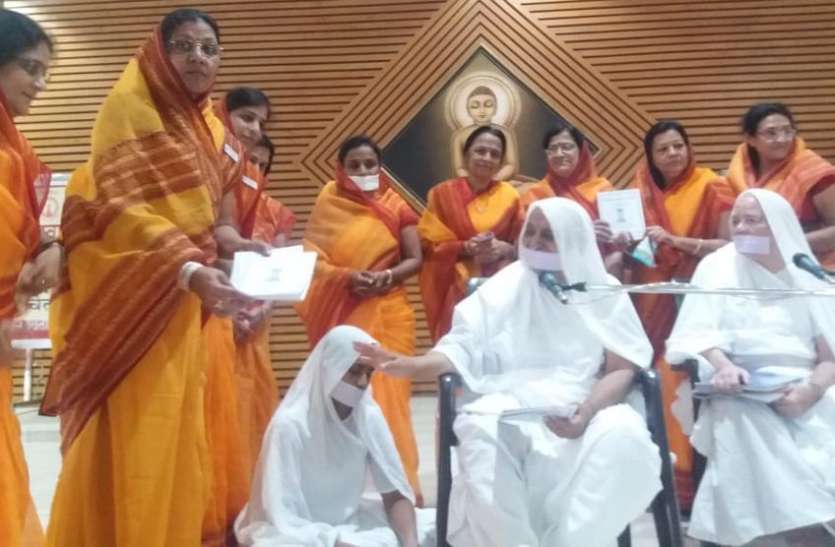 patrika श्रमण महावीर प्रश्न पुस्तिका का विमोचन