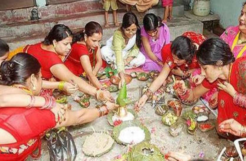 teej आज घर-घर जाकर महिलाएं खाएंगी करू भात, बाजारों में करेला बिक रहा दोगुने रेट पर
