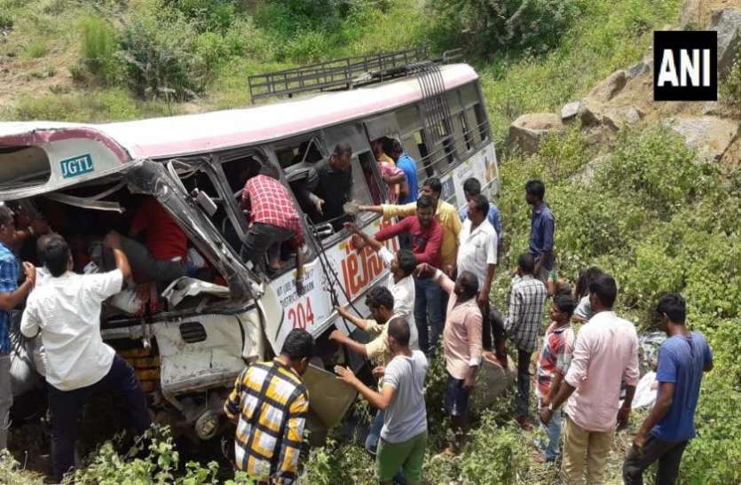 BUS तेलंगाना: बस के ब्रेक फेल होने से दर्दनाक हादसा, 45 की मौत व 20 घायल, 5-5 लाख रुपए के मुआवजे का ऐलान