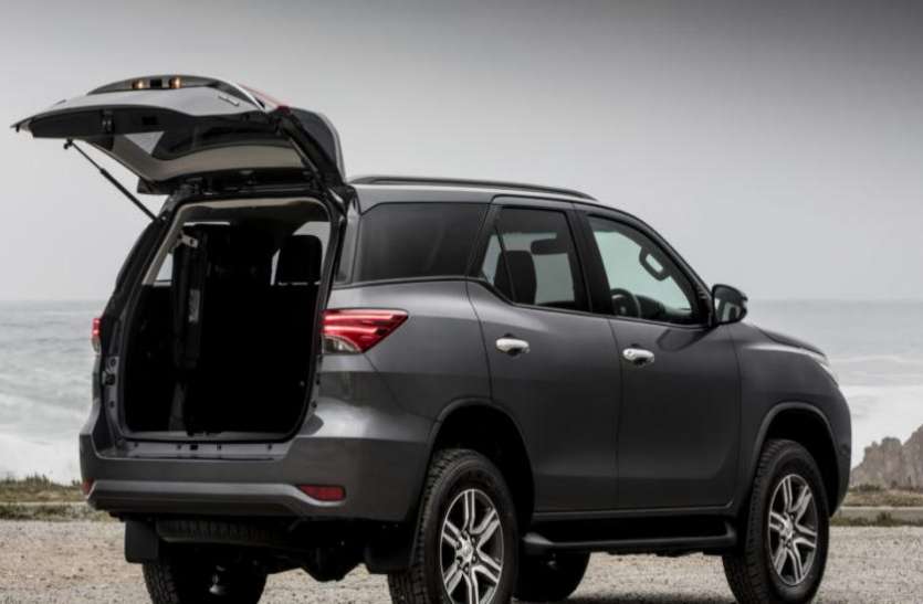 Toyota Fortuner सिर्फ 10 लाख रुपये में मिल रही है चमचमाती सेकंड हैंड फॉर्च्यूनर, कंडीशन ऐसी कि नई SUV भी फीकी लगे