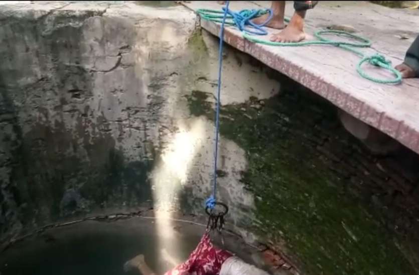 Body of teenager found मटकी फोड़ कार्यक्रम देखने गई किशोरी का कुएं में मिला शव