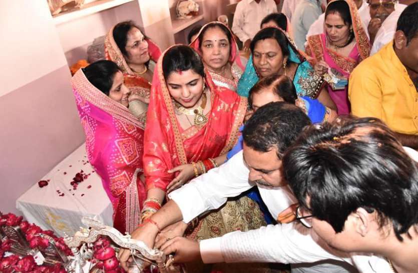 patrika भगवान महावीर के जन्मोत्सव पर भक्तों को मिला तोहफा, जीते सोने के सिक्के