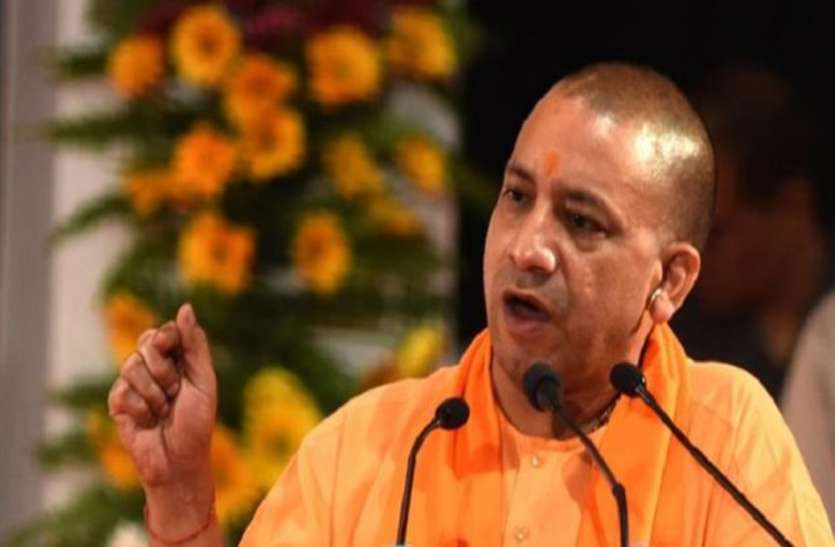 yogi Live: मुख्यमंत्री योगी ने कहा, ‘इस सांसद ने बहुत पापड़ बेले हैं’