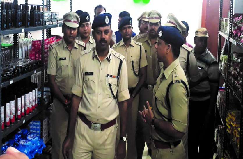अब समान खरीदने के लिए बाहर नहीं जाना पड़ेगा पुलिस कैंटीन का आईजी ने किया शुभारंभ, मिलेगा रियायती दरों पर राशन, पहले ही दिन सुरक्षाकर्मियों ने की जमकर खरीदारी