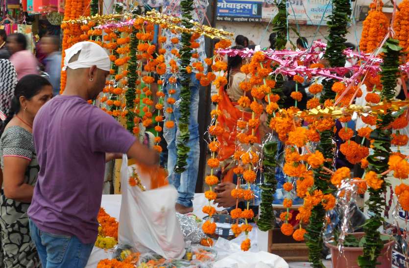 Women will remain unhygienic for longevity पति की दीर्घायु के लिए निर्जला व्रत रहेंगी महिलाएं