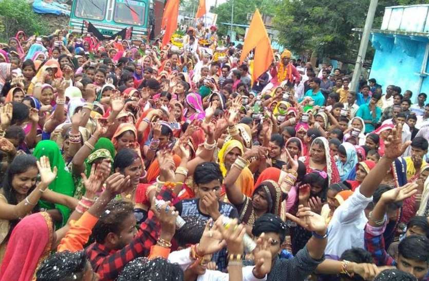 patrika बाबा रामदेव के जयकारों से गंूजी गलियां-बाजार