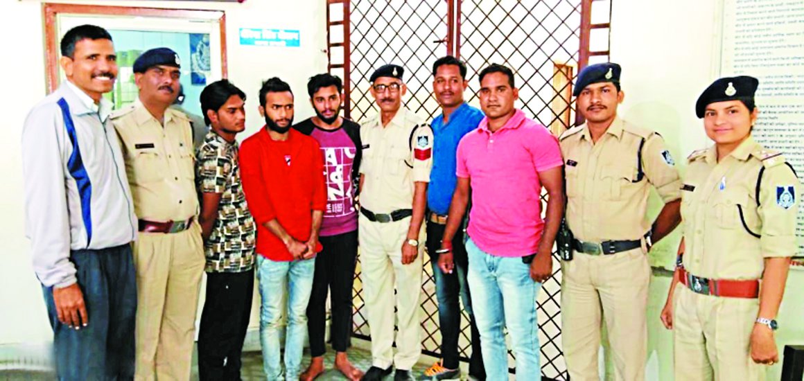 patrika news कैश शटर खुलते ही रुपए निकाल लेते और बैंक में करते थे क्लेम