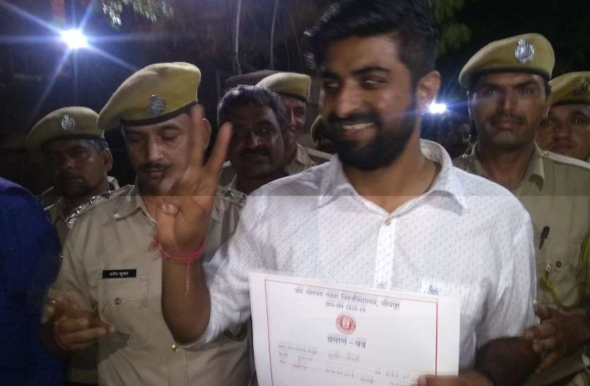 JNVU election result राजस्थान की इस प्रतिष्ठित यूनिवर्सिटी में रात 2 बजे तक हुई री-काउंटिंग, आया चौंकाने वाला नतीजा, सवा दो बजे दिलाई शपथ