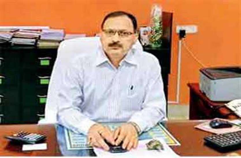 patrika कलेक्टर का फोन नहीं रिसीव किया डॉक्टरों ने, नाराज अधिकारी ने फिर ऐसे सिखाया सबक