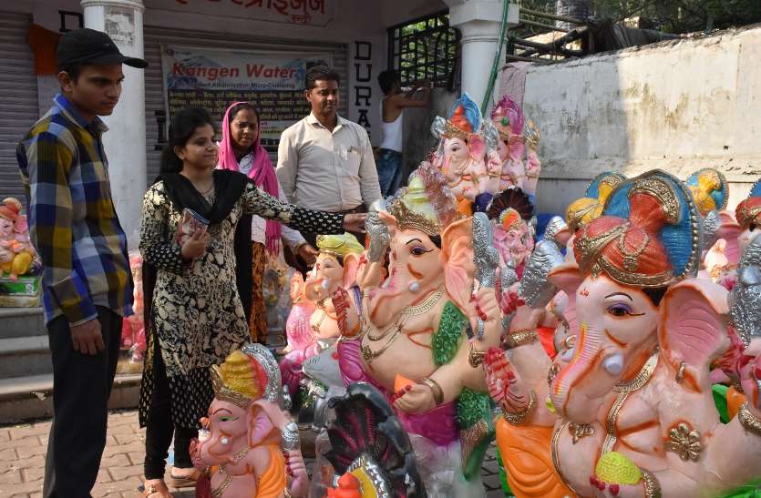 Ganesh Chaturthi 2018:Bappa's reception is ready for a small, home-hou Ganesh Chaturthi 2018:बप्पा की अगवानी को तैयार छोटीकाशी, घर-घर विराजेगें मंगलमूर्ति...