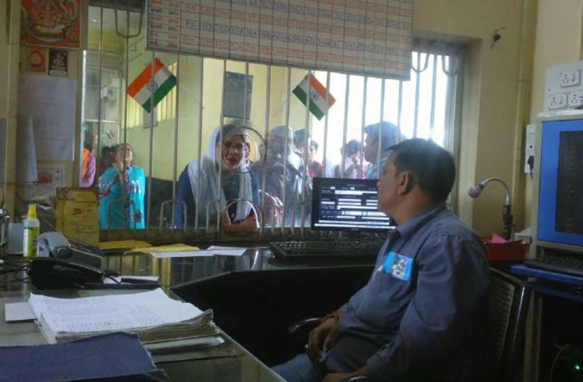 Lack of Facial To Face Sound System In Inquiry इंक्वायरी में फेश टू फेस साउंड सिस्टम का अभाव
