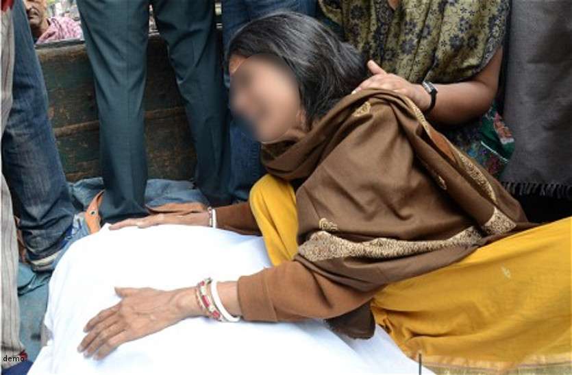 accident news घर के सामने खेल रही थी 4 साल की मासूम को तेज रफ्तार ट्रैकर ने रौंदा, हुई दर्दनाक मौत