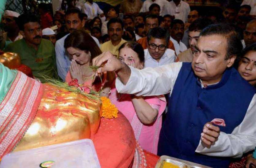 ambani गणेश चतुर्थी की तैयारियों में लगा अंबानी परिवार, ऐसे करता है बप्पा का स्वागत