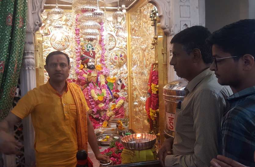 dancing,Devotees, प्रभातफेरी के साथ शुरू हुआ बाबा रामदेव का वार्षिकोत्सव