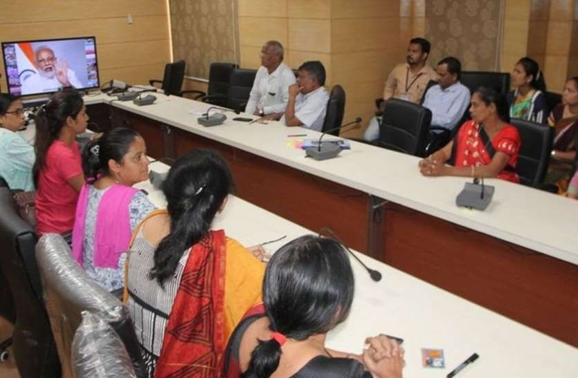 patrika पीएम ने आंगनवाड़ी बहनों से किया संवाद