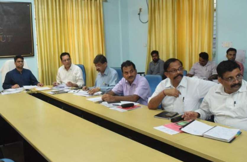meerut अगर बिजली चोरी कर रहे हैं तो पहले आपको दुलारेगा विभाग आैर फिर...