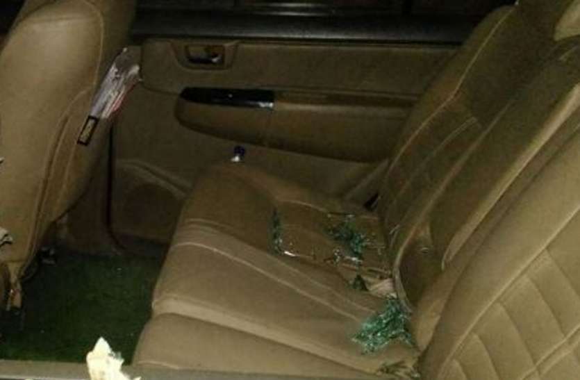 bjp mla car attack news हमला - भाजपा विधायक के बेटे की कार पर पथराव