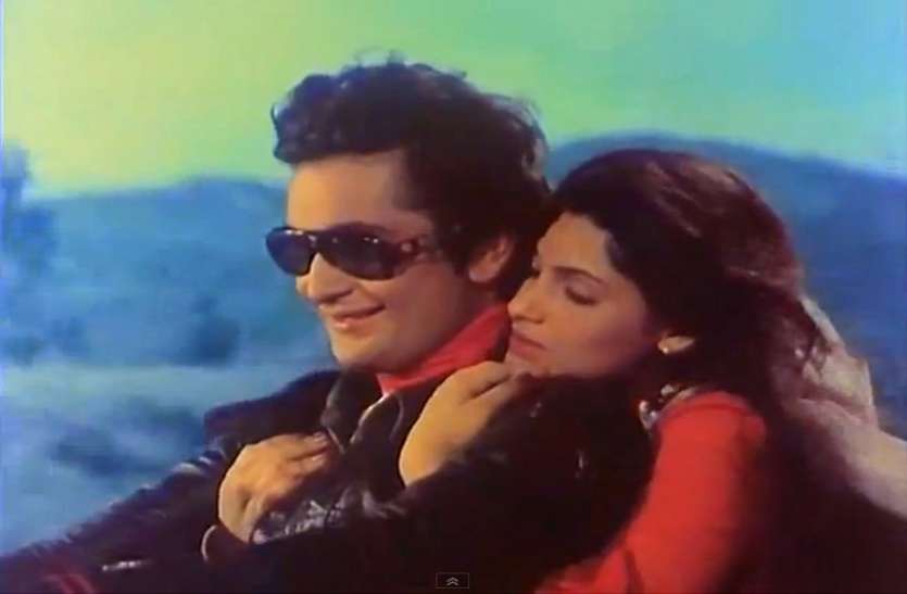 bollywood songs that can put you behind the bars सड़क पर भूलकर भी न गाएं बॉलीवुड के ये गाने, हो सकती है जेल!