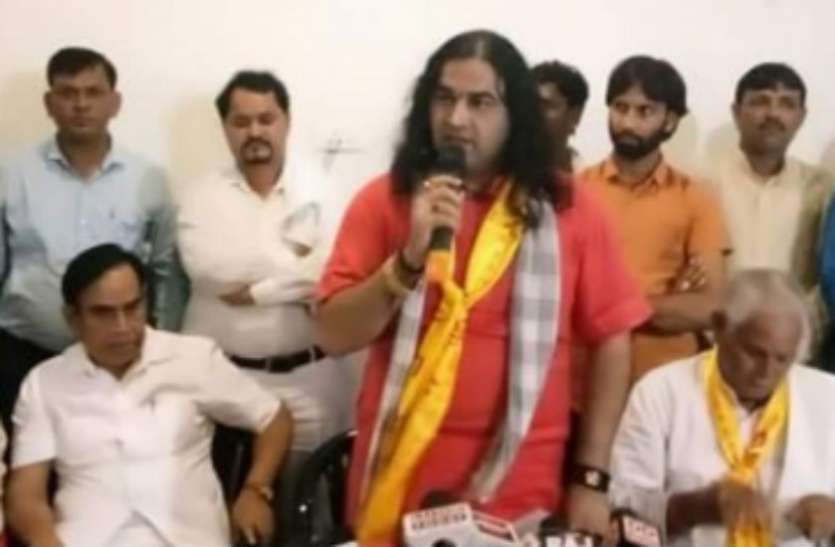 Devakinanadan Thakur देवकी नंदन ठाकुर को मिली जान से मारने की धमकी, भीम आर्मी ने दिया बड़ा बयान