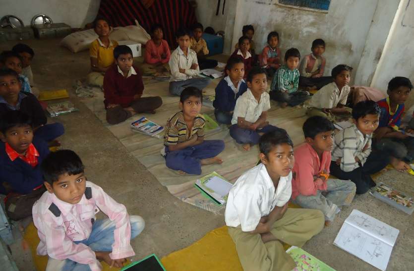 Students did not get uniform शिक्षण सत्र शुरू हुए 4 माह बीते , विद्यार्थियों को अब तक नहीं मिली गणवेश