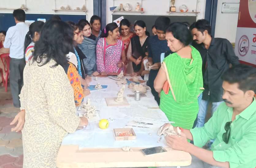 ECO-FRIENDLY WORKSHOP ईको फ्रेंडली गणेश वर्कशाप में प्रतिमा बनाना सीखने मची होड़