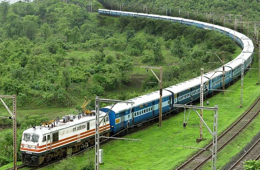 indian rail आधार लिंक है तो महीने में बुक कर सकेंगे 12 टिकट, IRCTC की रेल यात्रियों को नई पेशकश
