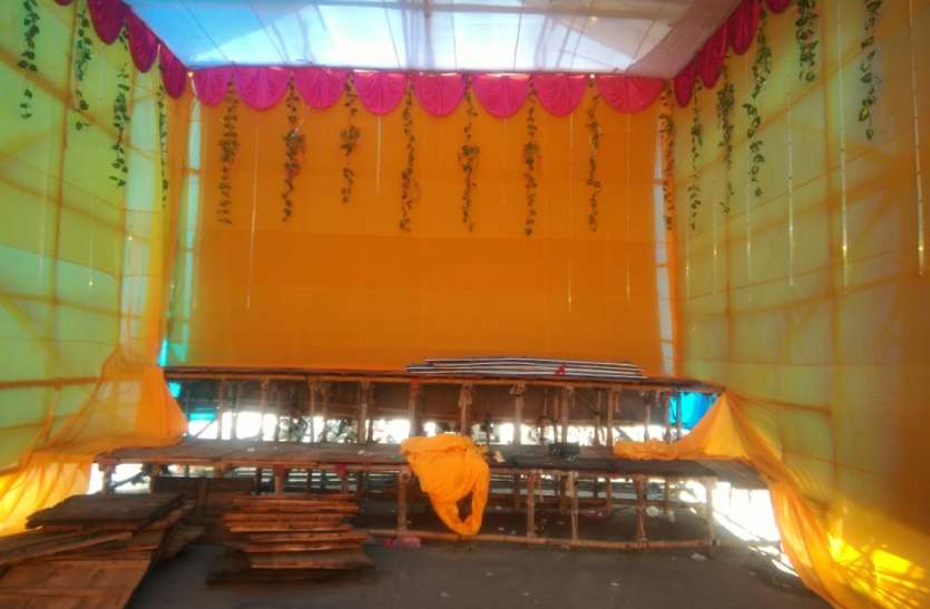 नैला में स्थापित हो रहा लाल बाग का राजा नैला में स्थापित हो रहा लाल बाग का राजा