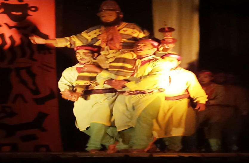 Beautiful scene of Tukka Pe Puka Drama staged in jodhpur Beautiful scene of Tukka Pe Puka Drama staged in jodhpur