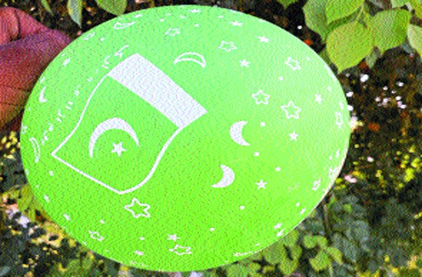 balloon खेत में गुब्बारा मिलने से फैली दहशत