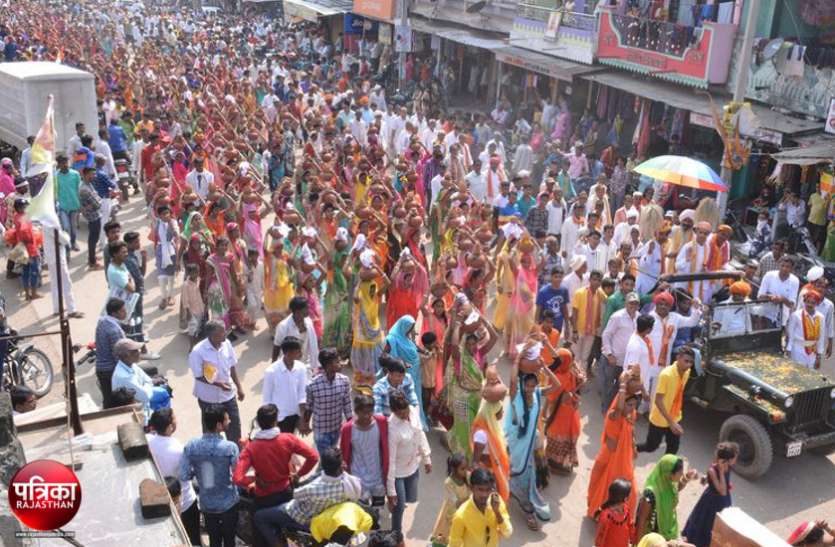 banswara वाल्मीकि आदिवासी समाज :10 हजार कलशों की गंगाजल यात्रा में उमड़ा श्रद्धा का ज्वार, गेर नृत्य रहा आकर्षण
