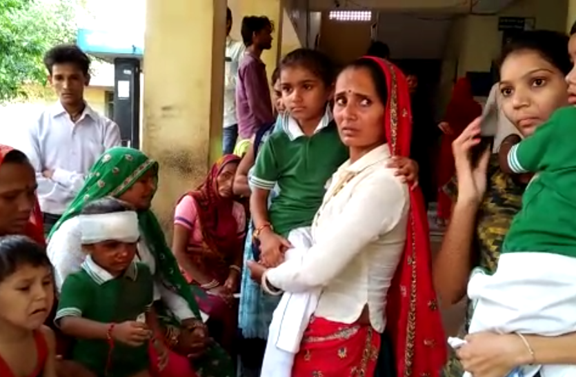 Karauli बच्चों से भरा ऑटो पलटा, हादसे में कई बच्चे घायल , चीखें सुन परिजनों के छलक पड़े आंसू
