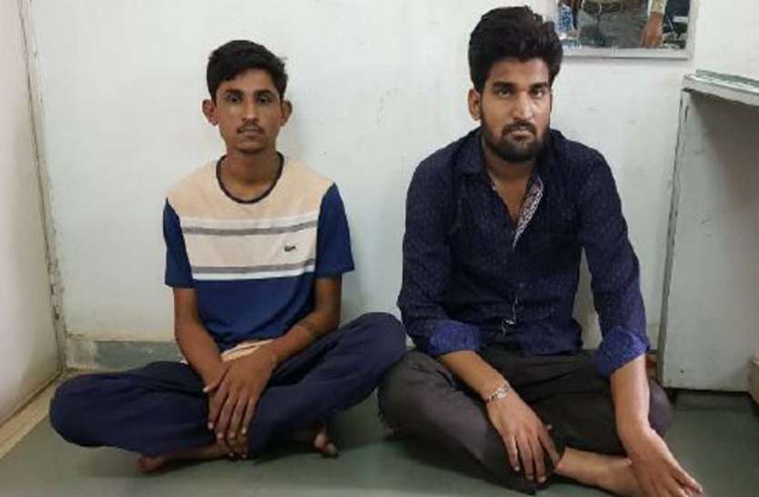 accused नागा बाबा बन ठगी करने वाले गिरोह के दो सदस्य गिरफ्तार