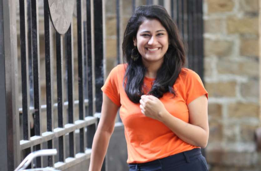 Hindi,education news in hindi,Hindi Teacher,pallavi singh,hindi teacher for foreigners,hindi tutor,hindi classes in india, ये लड़की चाचा चौधरी और पिंकी की कहानियां सुनाकर विदेशियों को सिखाती हैं हिंदी