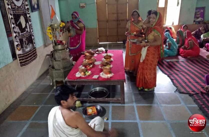 banswara बांसवाड़ा : पर्यूषण महावपर्व पर विधान पूजा, प्रतिमाओं का किया शृंगार, नवपद विधान में झूमे श्रद्धालु