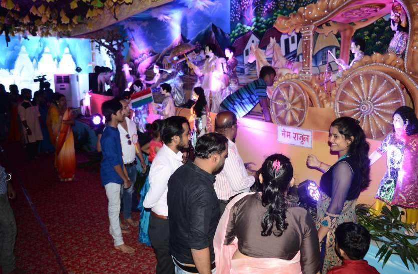 Decorated Floats attrected at Madras Pinjarpol मद्रास पिंजरापोल में सजी झांकियों से दर्शक हुए मुग्ध