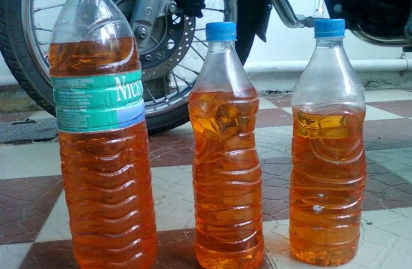 petrol पंप वाले ने पेट्रोल की जगह भरा पानी, गाड़ी मालिकों ने किया हंगामा, लगा जाम
