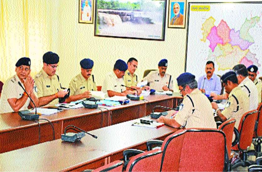 ADG summoned answers from the officers on female crimes महिला अपराधों पर एडीजी ने किया अफसरों से जवाब-तलब, चुप रह गए अफसर
