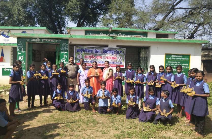 mugeli बच्चों को सिखाए गए हर्बलयुक्त गणेश प्रतिमा बनाने के गुर