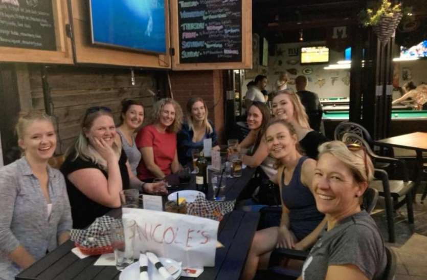 man sent mail to 247 nicoles he met in bar know all nicole's reaction कनाडा: लड़की की एक झलक पाने के लिए 250 लड़कियों को कर दिया मेल, फिर इस तरकीब से मिले दो दिल
