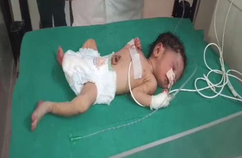 दो दिन की नवजात बच्ची को ओवरब्रिज के नीचे लावारिस छोड़ा मानवता फिर हुई शर्मसार: दो दिन की नवजात बच्ची को ओवरब्रिज के नीचे लावारिस छोड़ा