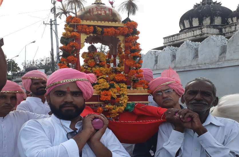 udaipur news भादवी बीज पर धूमधाम से निकाली शोभायात्रा