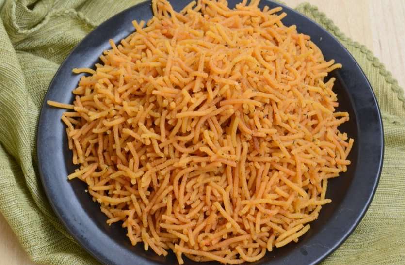 sooji aloo bhujia sev चाट के लिए घर में ही बनाएं सूजी आलू भुजिया सेव
