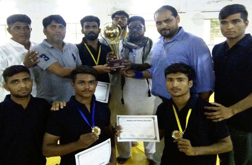 state-champion-at-the-state-level-in-wrestling-competition Sport News: टोंक के पहलवानों ने 5 स्वर्ण तथा एक रजत पदक जीत राज्य स्तर पर बने चैम्पियन