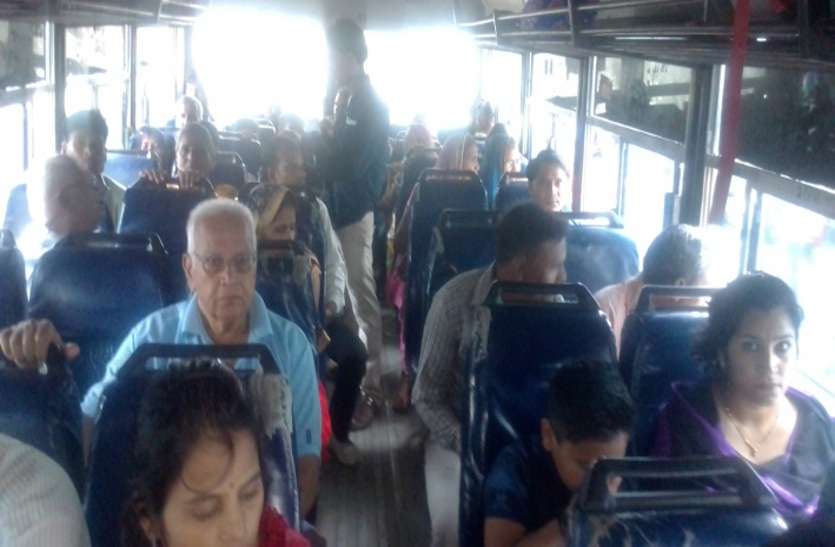 अवैध वाहनों में मनमाने किराये पर किया सफर अवैध वाहनों में मनमाने किराये पर किया सफर