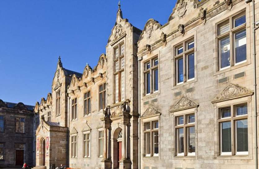 University of St Andrews 12 नौकरों के साथ पढ़ेगी भारतीय अरबपति की बेटी