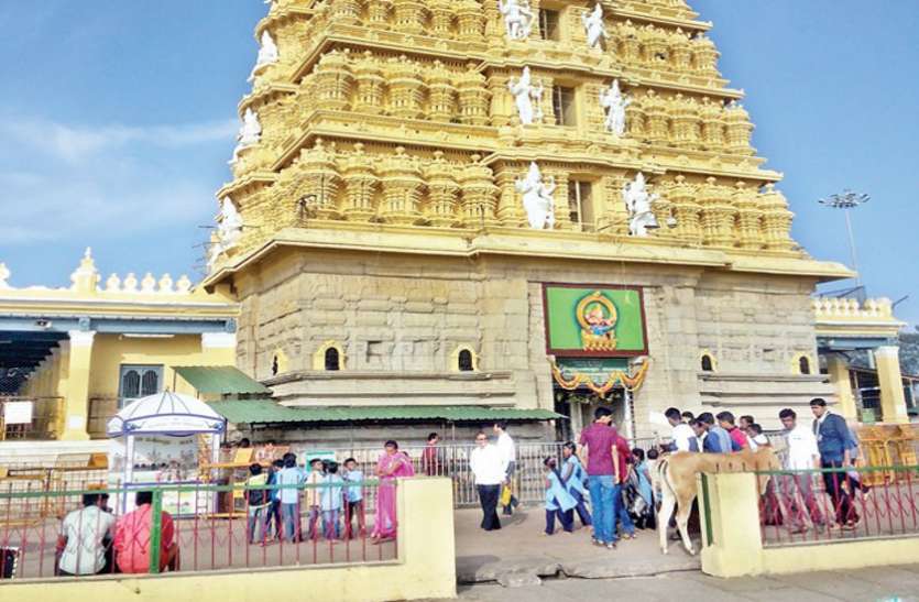 चामुंडेश्वरी मंदिर में श्रद्धालुओं को नकली टिकटों का वितरण चामुंडेश्वरी मंदिर में श्रद्धालुओं को नकली टिकटों का वितरण