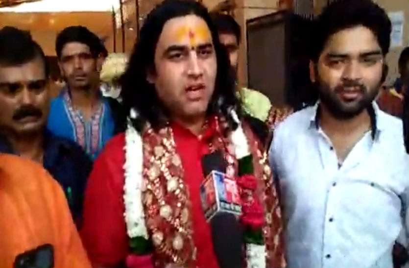 devkinandan thakur विदेश यात्रा पर जाने से पहले देवकी नंदन ठाकुर बोले, दो महीने में सोच ले सरकार, हम जो करेंगे दो महीने बाद करेंगे