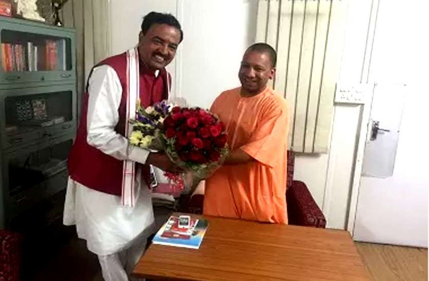 Yogi adityanath ...तो क्या केशव ने योगी को मान लिया गुरु ?